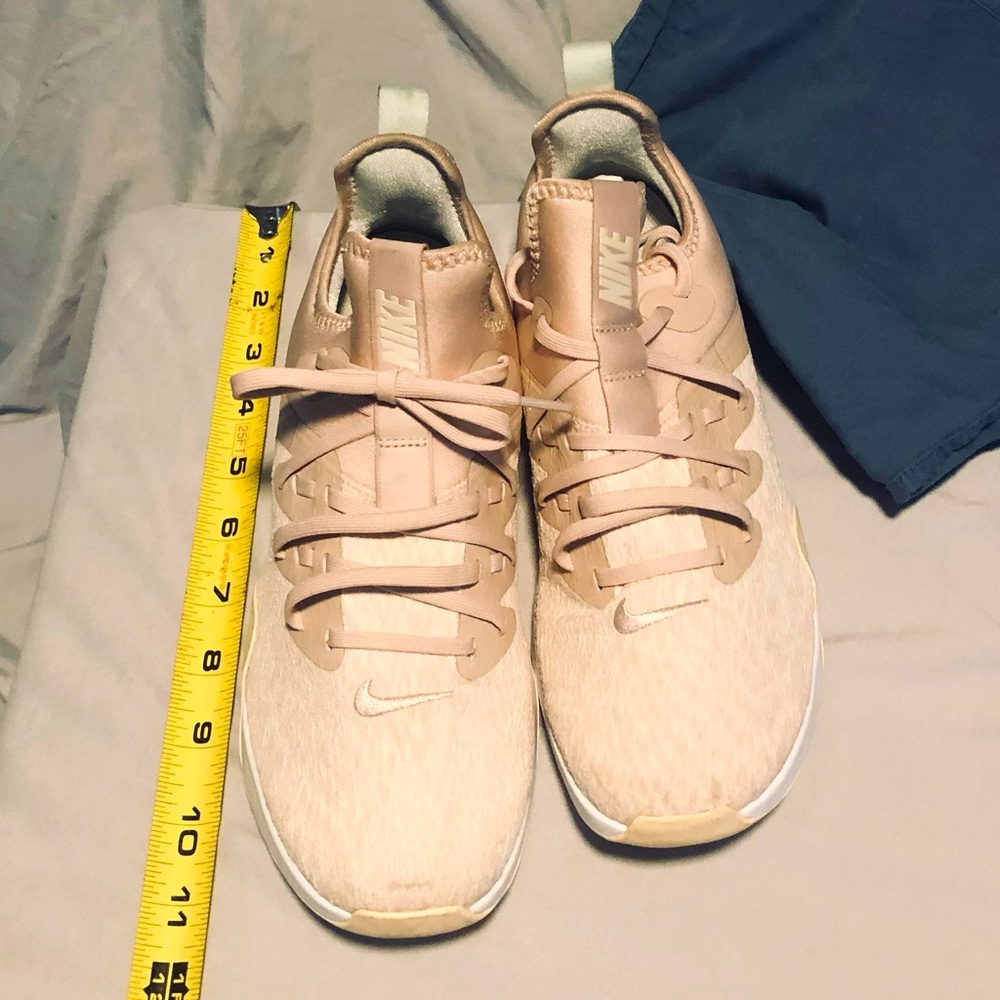 NIKE FOUNDATION ELITE TR WOMEN'S  8.5 like new